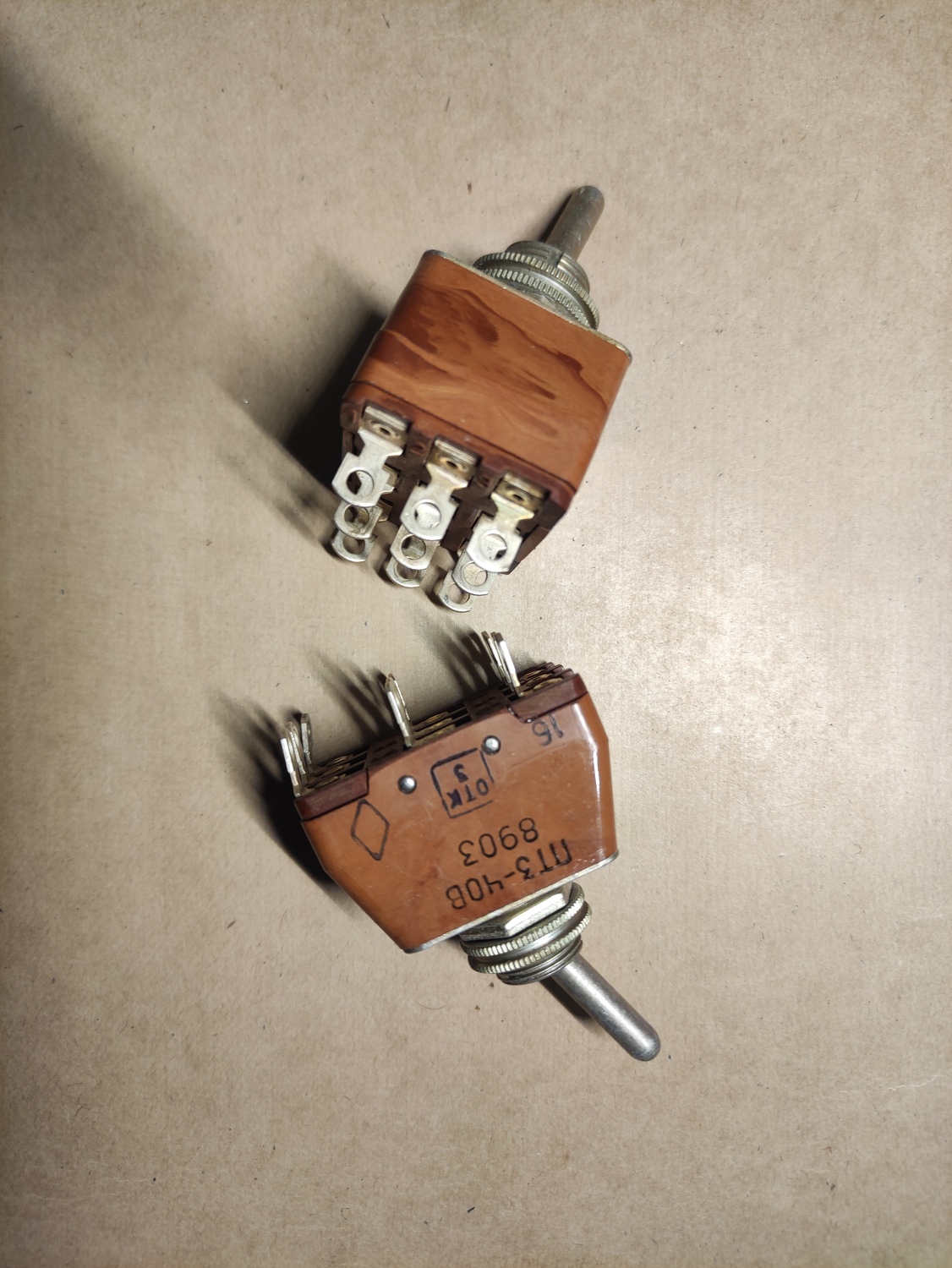 Тумблер ПТ3-40В.&nbsp;